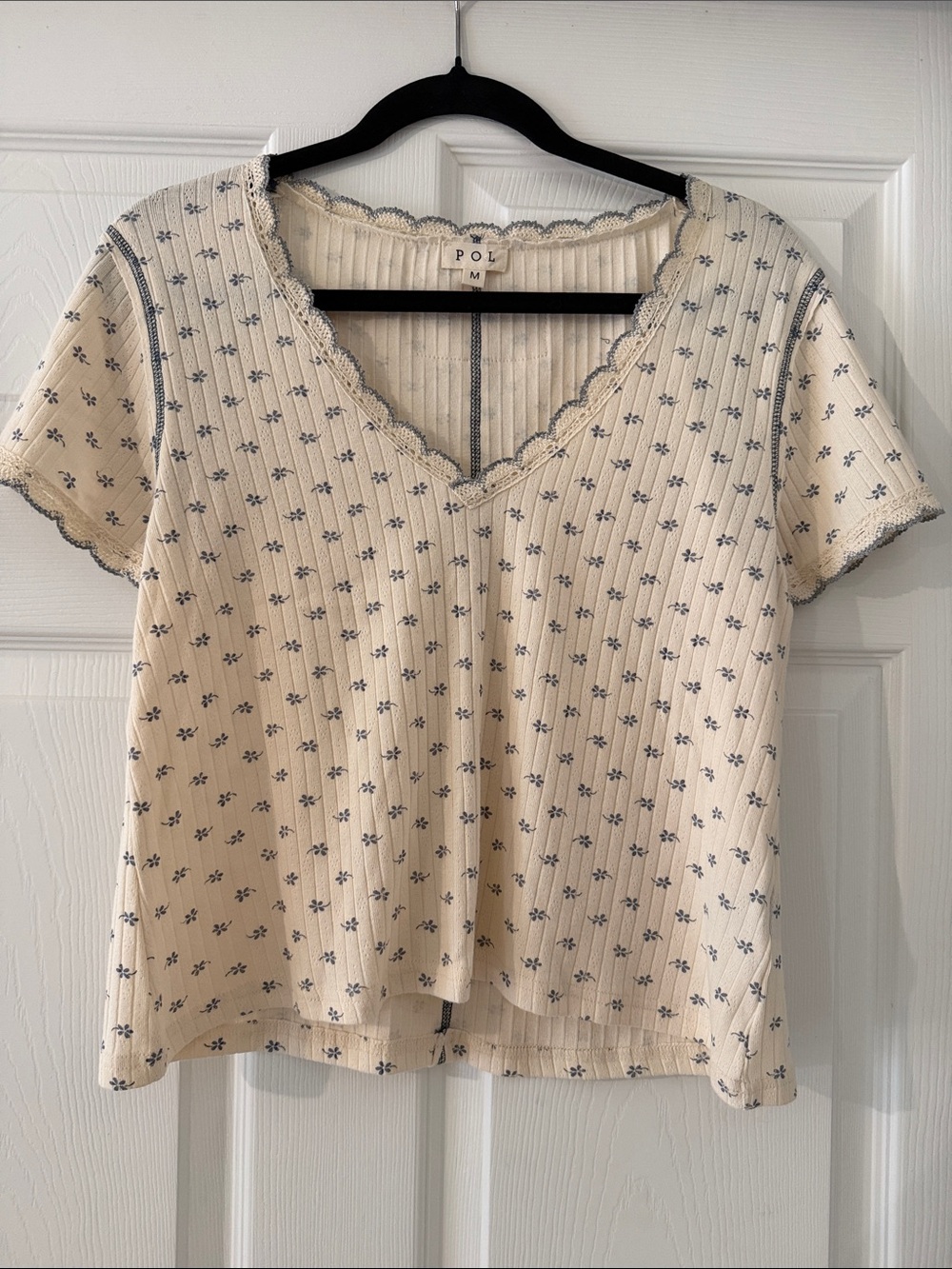 POL Cream Ribbed V-Neck Crop Top with Blue Floral Print